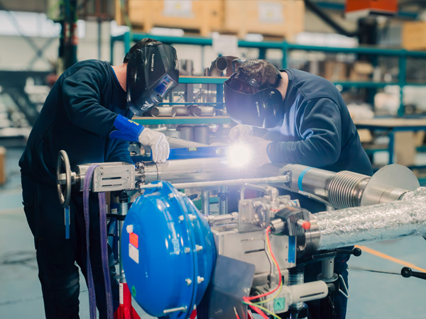 Custom-made cryogenic equipment
